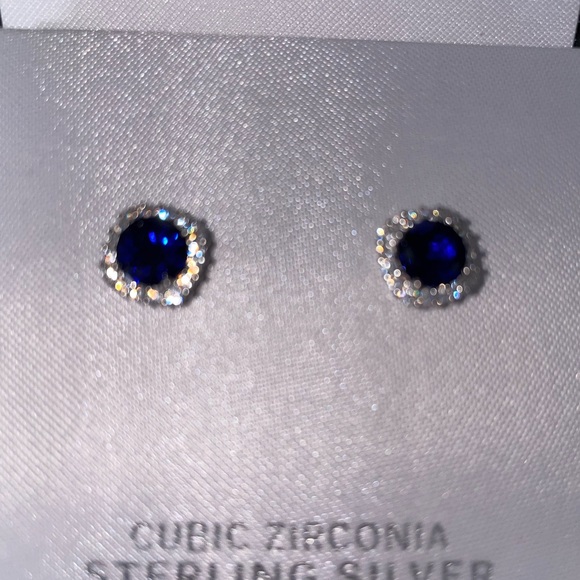 Sapphire blue and cubic zirconia studs NEW - Picture 2 of 3